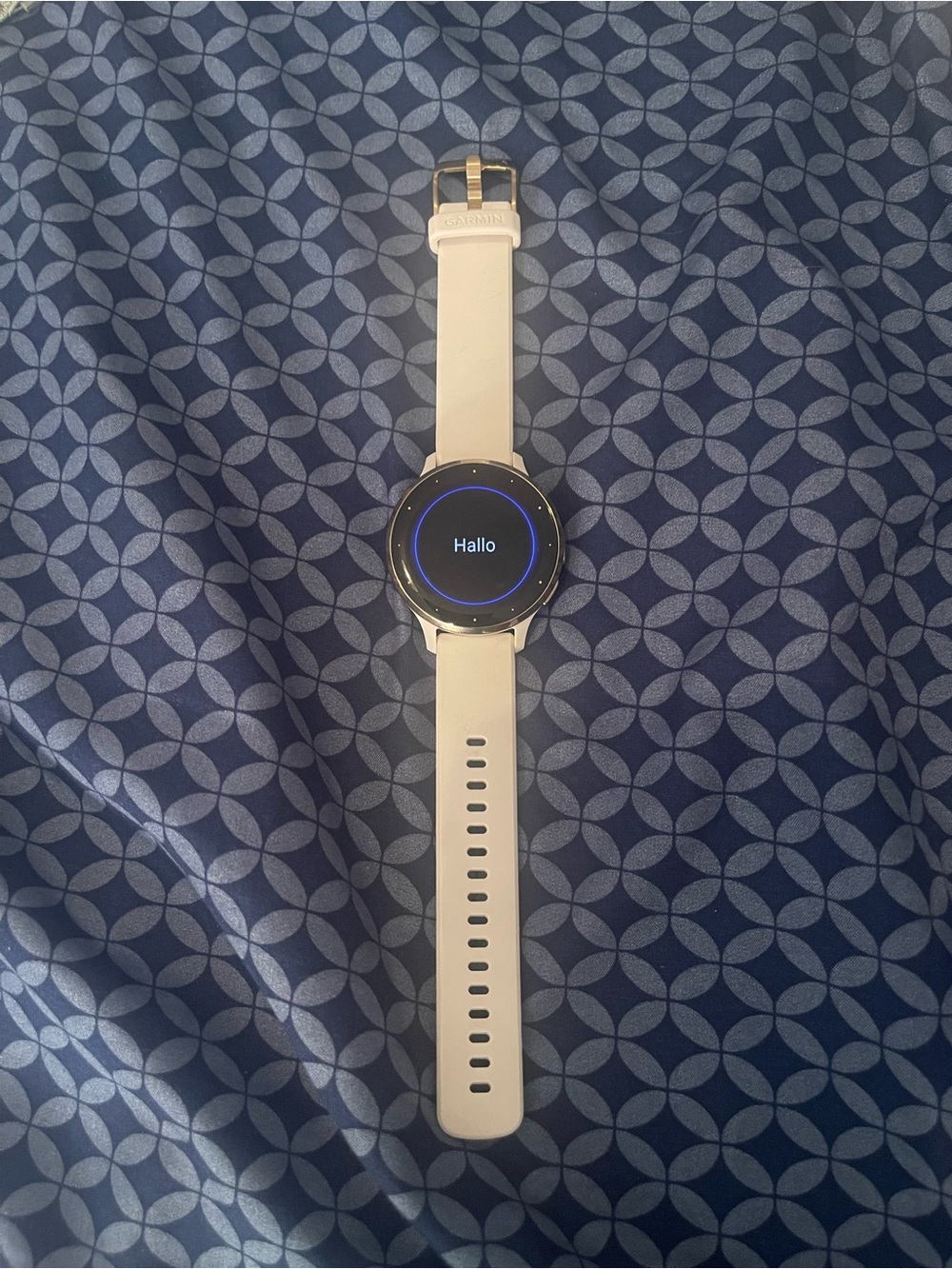Garmin Venu 3s White/Pale Pink/Beige Round Smartwatch with 12 extra watch bands